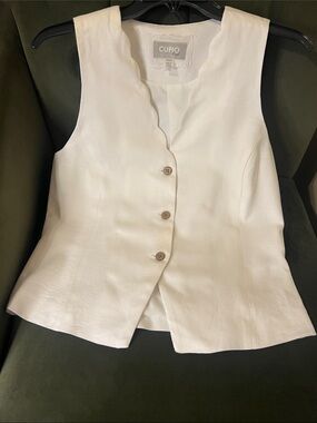 Cupio White Scalloped V-Neck Button Vest